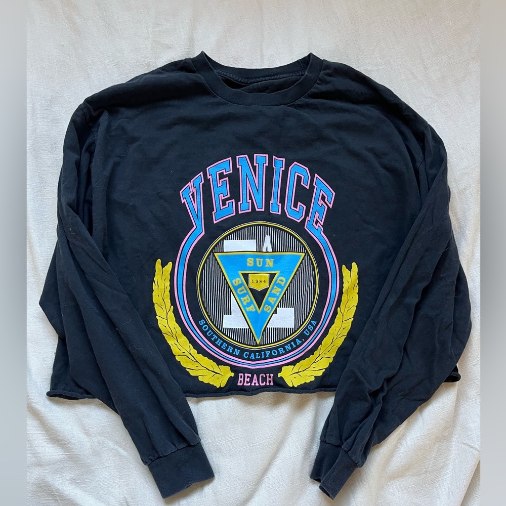 BRANDY MELVILLE JOHN GALT VENICE CROPPED LONG SLEEVE GRAPHIC TEE